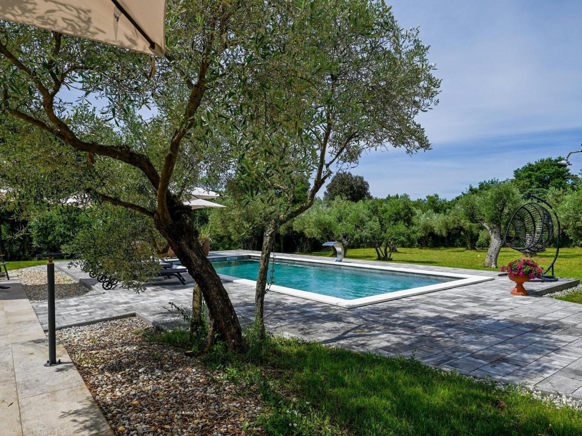 Vila Radiant And Secluded With Pool - Three Bedroom With Pool