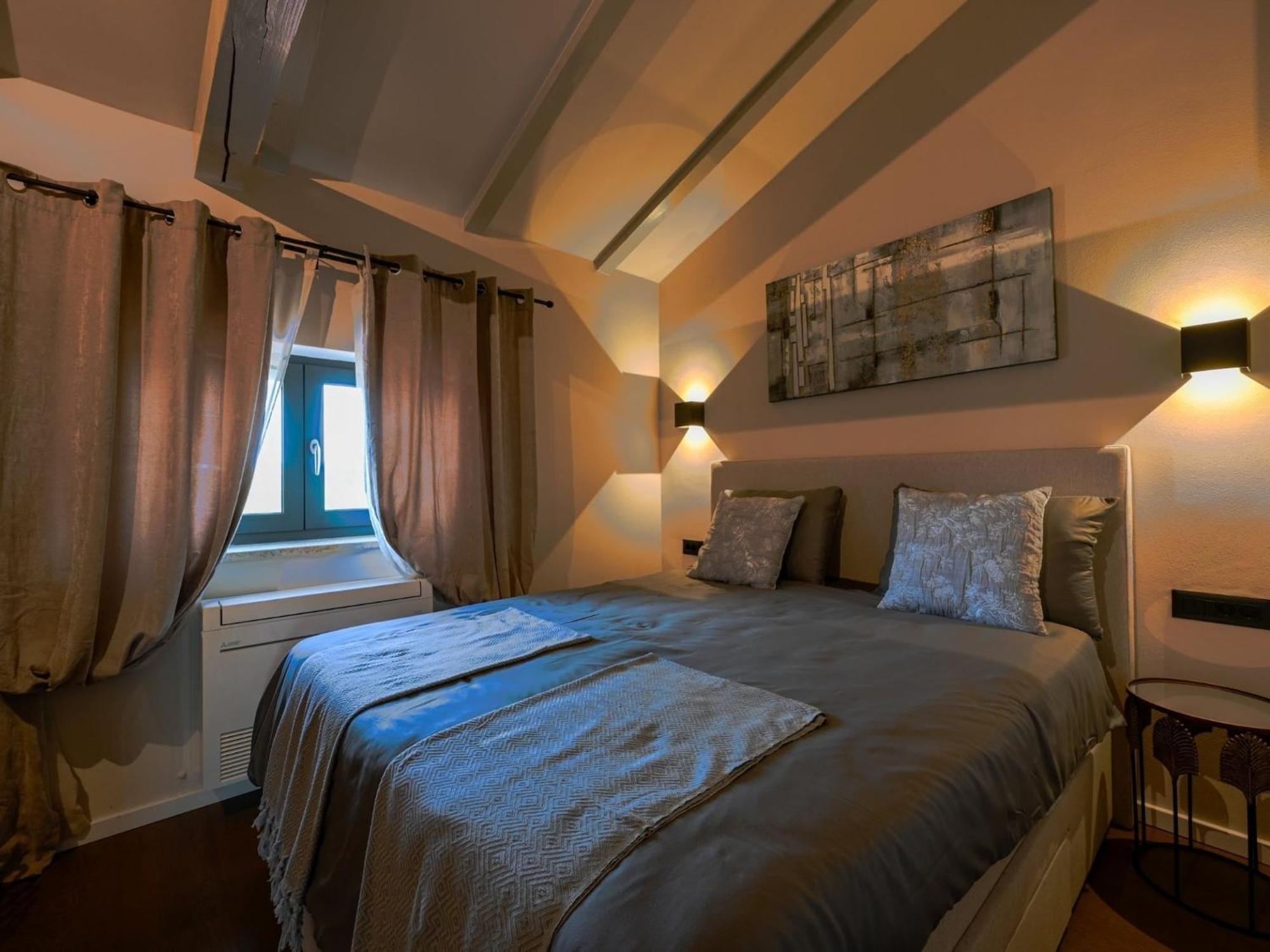 Radiant And Secluded With Pool - Three Bedroom With Pool *